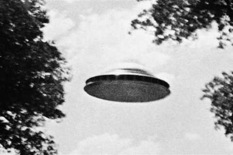 30 Famous UFO Incidents Throughout History